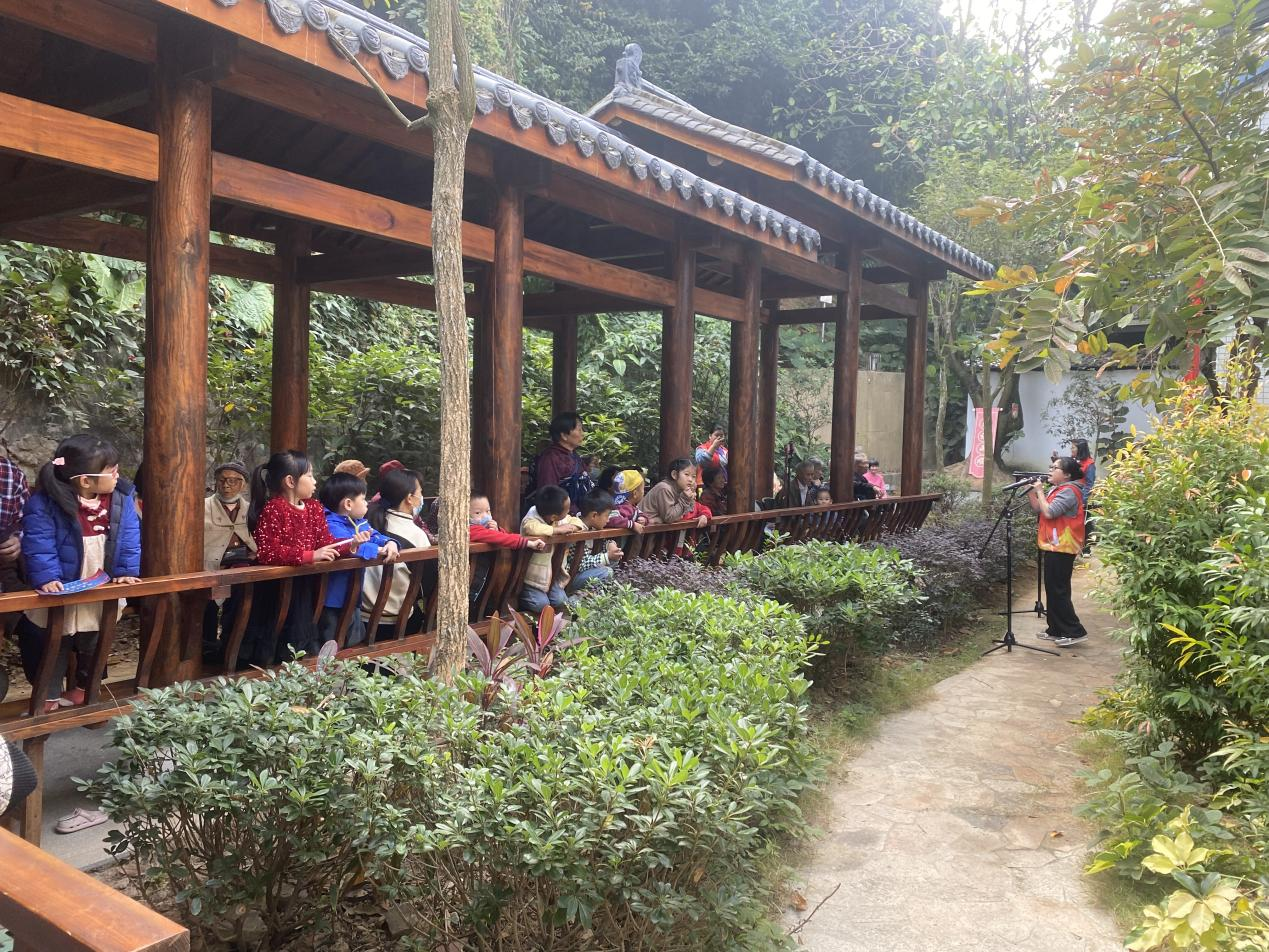 新春送街坊祝福,唱响美丽德馨园